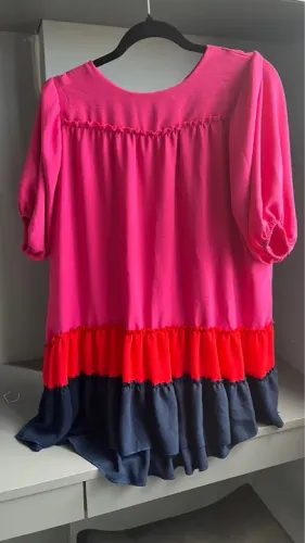 Vestido Pink com Detalhes em Azul e Vermelho