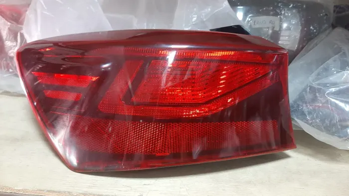 Lanterna kia cerato esquerda