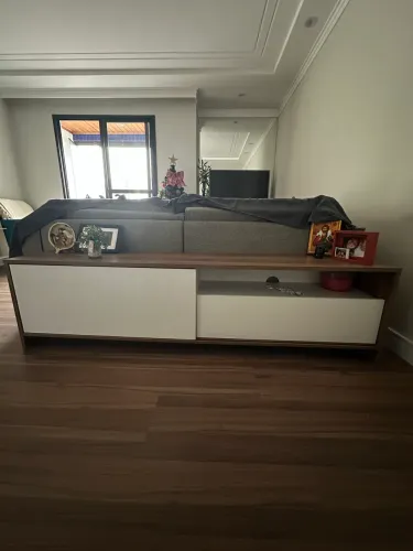 Rack 2 portas Tok&Stok MDF freijó branco 