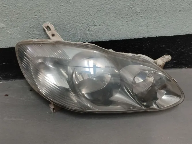 Farol Toyota Fielder fumê