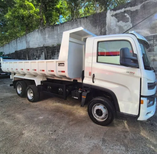 Vw 13180 2023 caçamba basculante trucada 3/4
