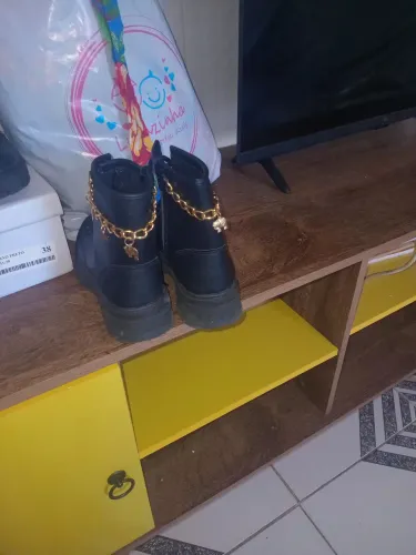 Vendo dois vestidos para festa de São e também duas botas lindasJoão