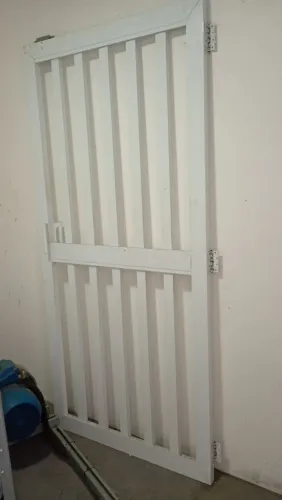 Portão de alumínio Branco semi novo, retirar hoje.