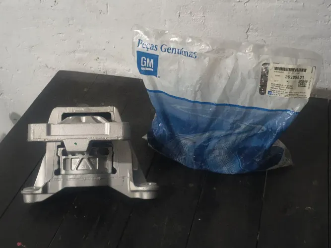 Coxim motor Lado Direito Onix Tracker turbo