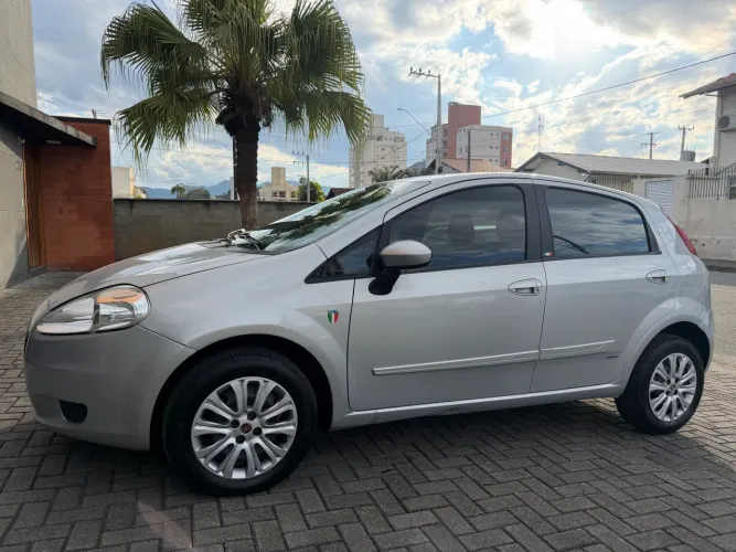 Fiat Punto Attractive 1.4 Fire Flex 8V 5P 2011