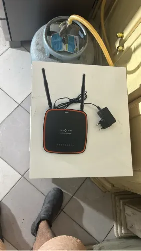 Roteador com fonte 