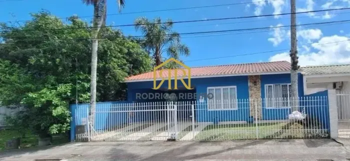 CASA COM 03 DORMITÓRIOS, SENDO 01 SUITE