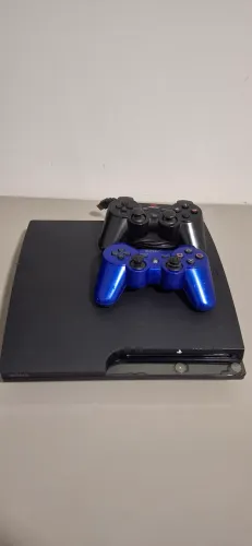 PS3 SLIM DESBL. Com CFW, 2 controles, perfeito para jogar clássicos