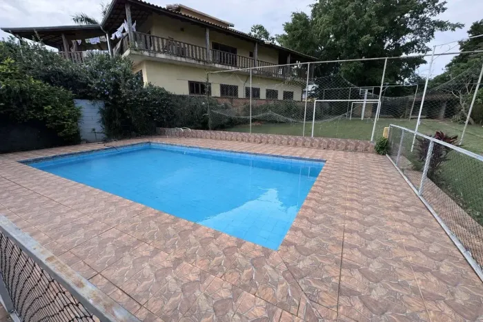 Chácara venda possui 1200 metros quadrados com 5 quartos em Condomínio Seranila - Monte Mo