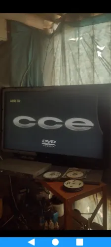 Tv pra retirar peças ou usar assim 