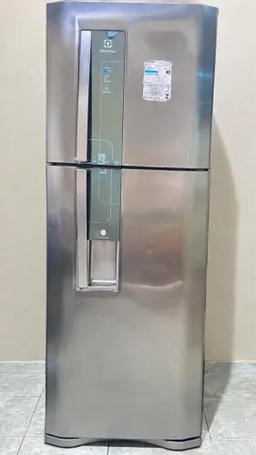 Geladeira Electrolux 380L com Dispenser de Água na Porta - Usada (Ótimo Estado)