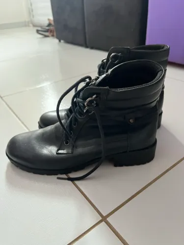 Bota preta constance