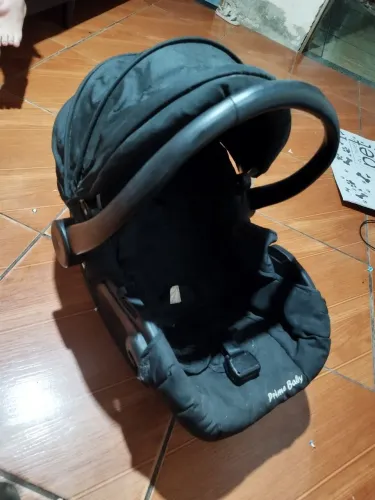 Bebê conforto 2 em 1, vira cadeirinha de carro