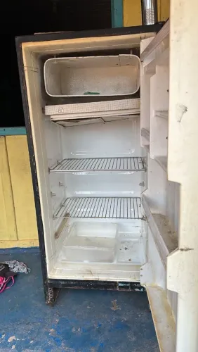 Geladeira perfeitamente gela q e uma beleza