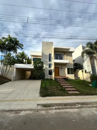 Sobrado para aluguel possui 317 metros quadrados com 6 quartos