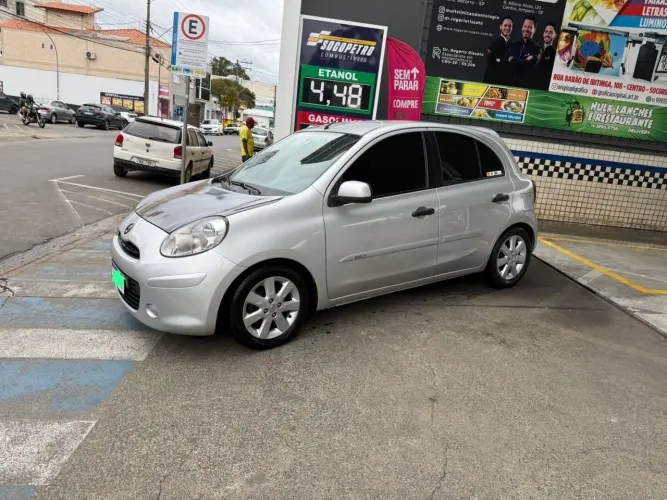 Nissan March SV 1.6 16V Flex Fuel 2013