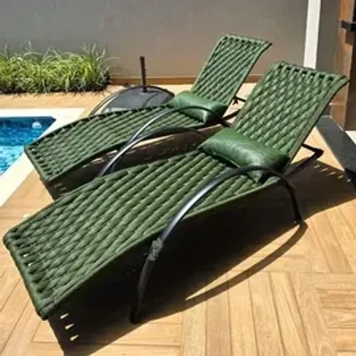Espreguiçadeira de piscina em tricô náutico
