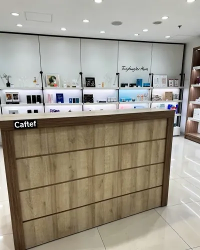 Bancada com caixa para dinheiro