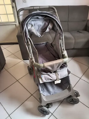 Carrinho de bebê Galzerano semi novo