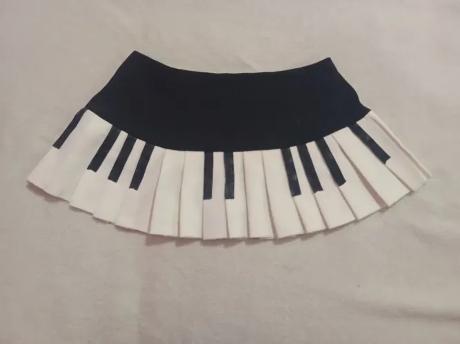 saia com shorts importada estilo piano branca e preta tamanho P