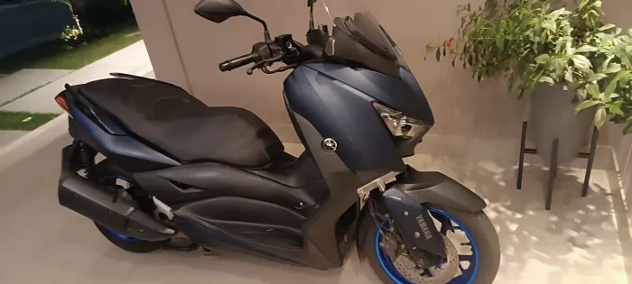 Vendo excelente Xmax 250 azul Yamaha