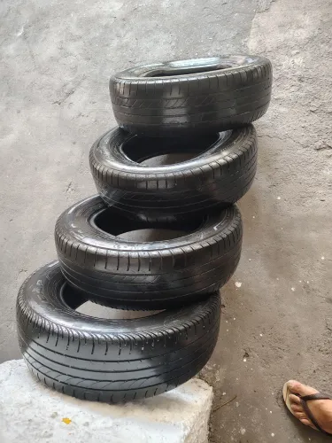 Pneus GOODYEAR 185/70R14 88H - usado