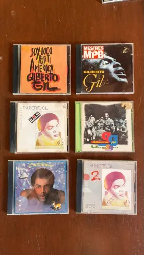 CDs originais de títulos diversos
