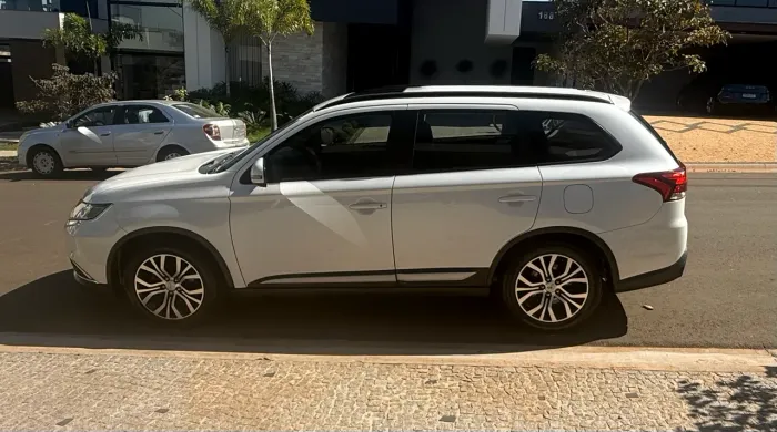 Mitsubishi Outlander 2.0 16V 160cv Aut. 2016