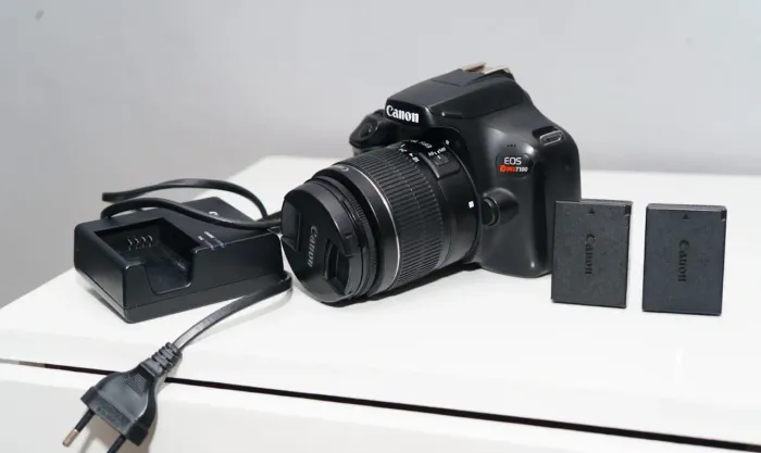 Canon t100 + 18-55mm