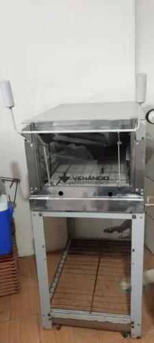 Forno assar pão, capacidade 8 pão de forma. Acompanha 12 forma de alumínio valor 800,00 