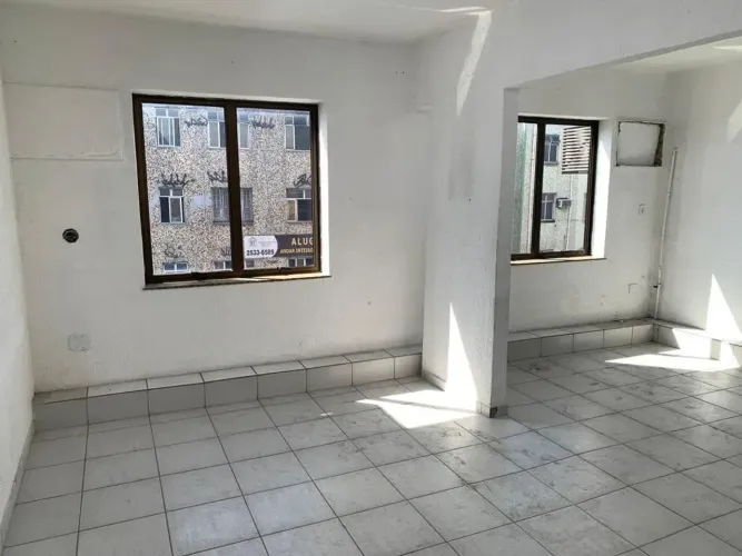 Salas em prédio comercial para aluguel com 20 m2 (cada) em Centro - Duque de Caxias - RJ