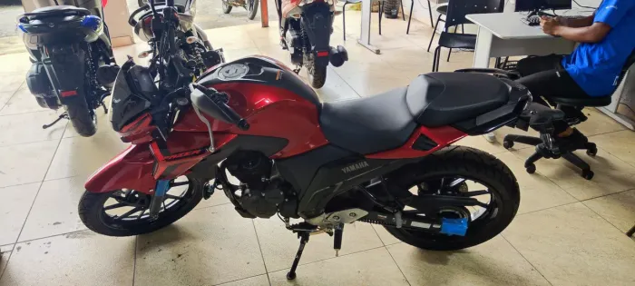YAMAHA FZ 25 VERMELHA 2025 0 KM Shalon veículos Cariacica