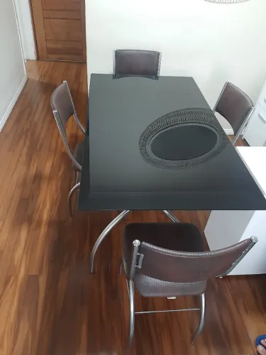 Mesa de jantar vidro e 4 cadeiras 