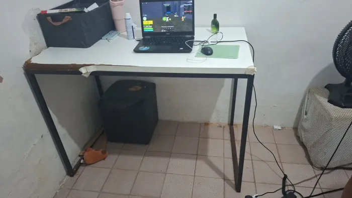 Mesa base de ferro com tampo madeira