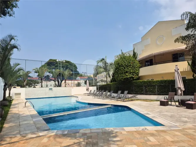 Casa à venda com 3 quartos, sendo 2 suítes, no condomínio Quintas Marajoara, São Paulo - S
