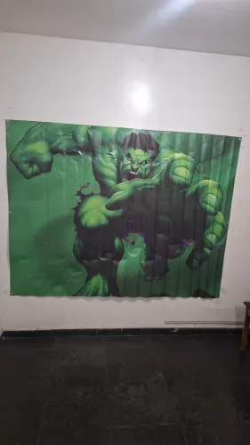 Vendo painel em lona ,tema  hulk 