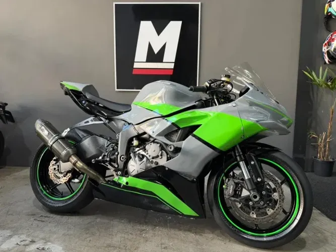 KAWASAKI NINJA ZX-6R 2020 15.000km - Segundo dono - Baixa km - Preparada para pista