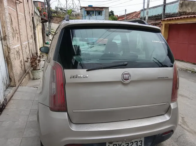 Fiat Idea Attractive 1.4 Fire Flex 8V 5P 2011