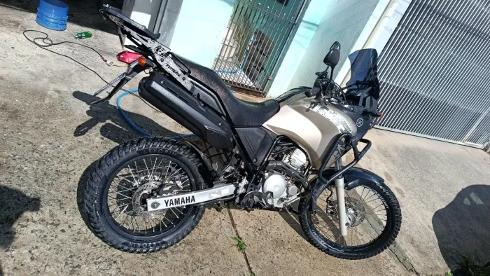 Ténéré 250cc 2013 com todos acessórios de proteção.