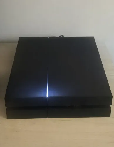 PlayStation 4 (Ps4 fat Modelo CUH-1214) + 3 Controles