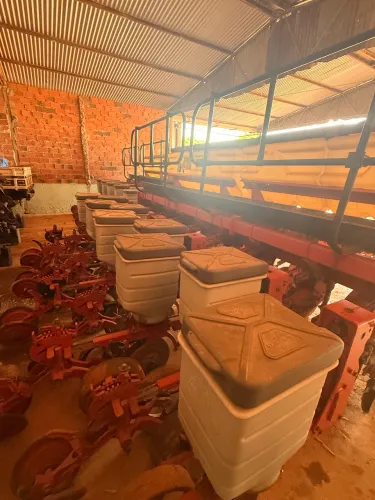 Plantadeira Tanden Semeato 18 Linhas 18x25 Ano 2012 Semente e Adubo