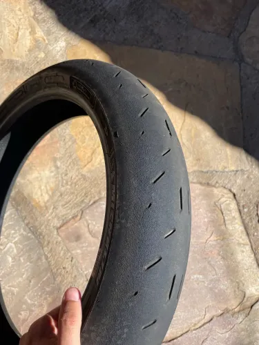 Pneu Michelin dianteiro 120/70