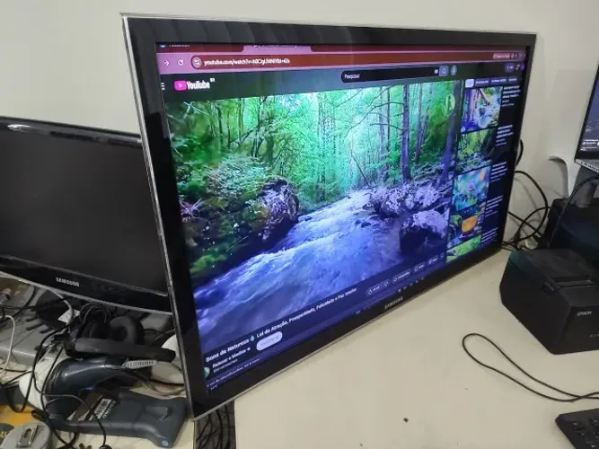 TV - Monitor 40 polegadas com resolução Full HD (1080p)