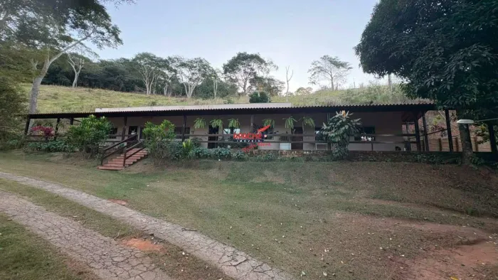 Chácara à venda em Ponte Nova, MG: 6 quartos (2 suítes) + piscina e espaço gourmet