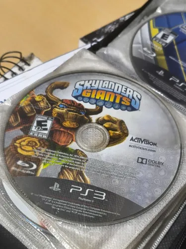Jogo Skylander Giants de PS3 + 3 bonecos e Portal