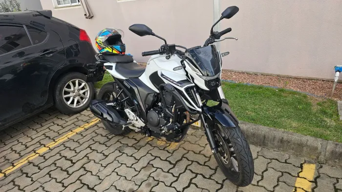 YAMAHA FZ25 CONNECTED 2026 ? BRANCA