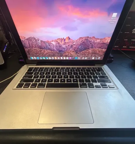 Macbook Pro i5 10GB RAM 120gb de SSD - Bateria Boa