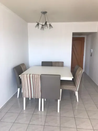 Mesa 8 lugares com cadeiras