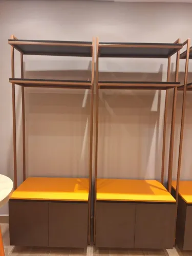 Móvel em MDF e metalon 1.80x70x50  R$ 600,00 cada. 