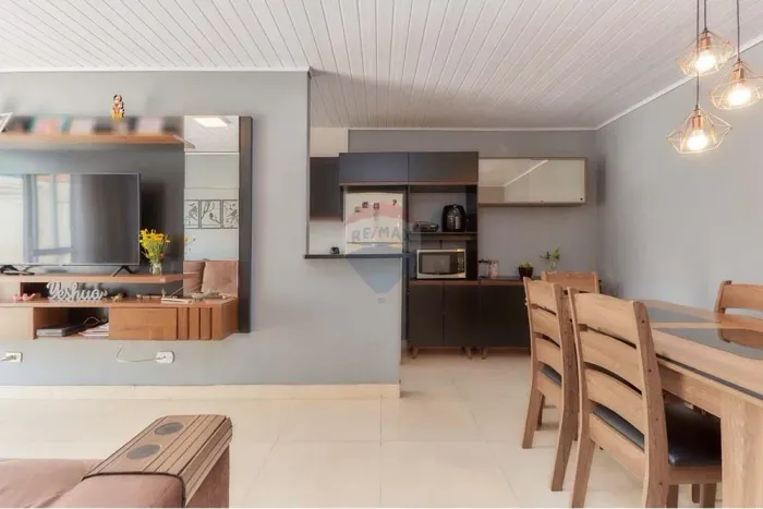"Casa térrea em Condomínio, Bairro Uberaba, Curitiba. Próximo avenida Salgado Filho.